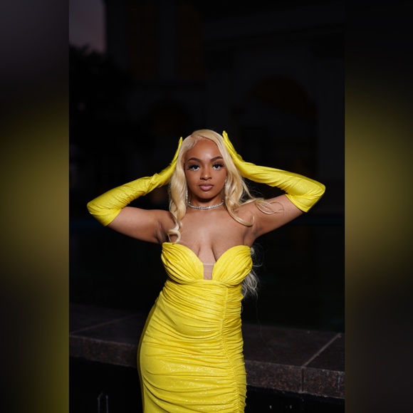 Prom - Picture 2 of 4